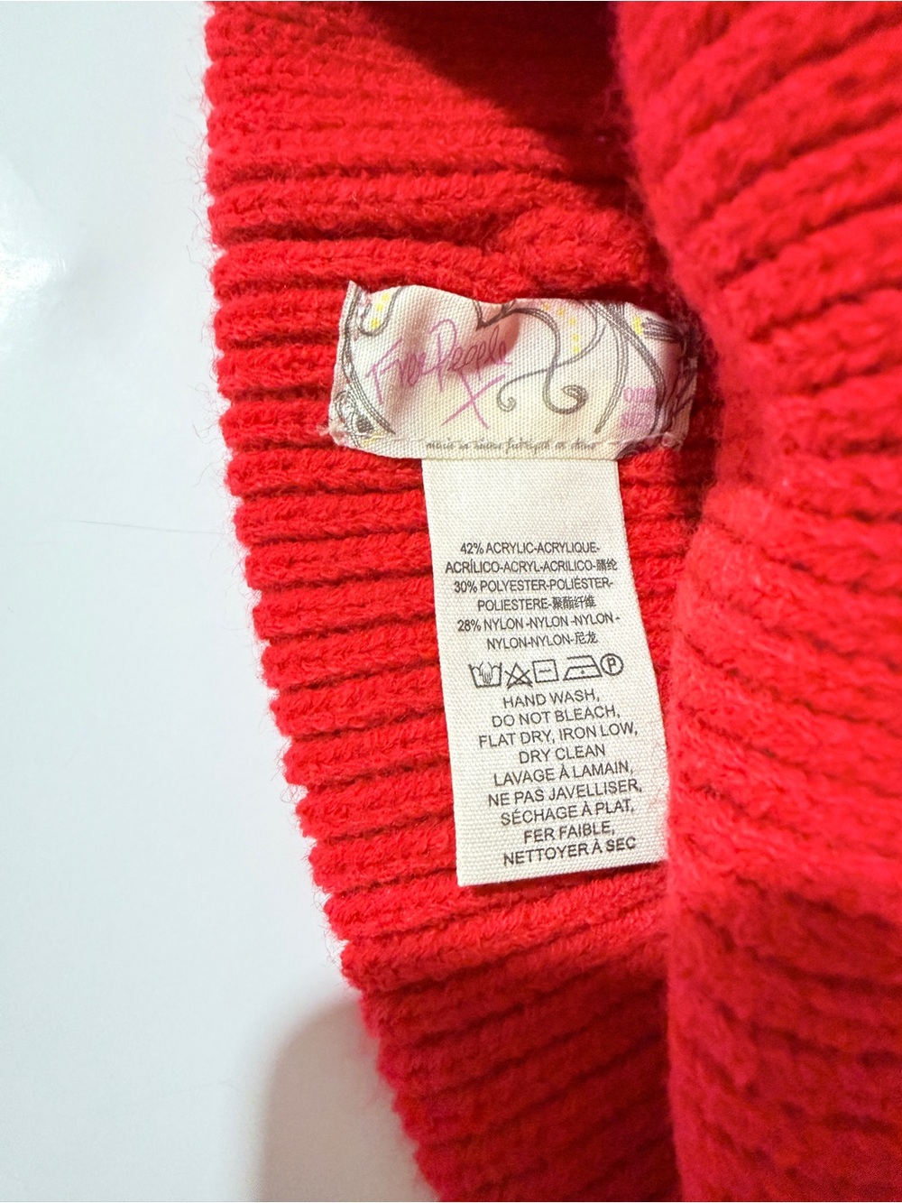 Free People Floral Gift Box with RED hat and scarf - NEW - Picture 5 of 8